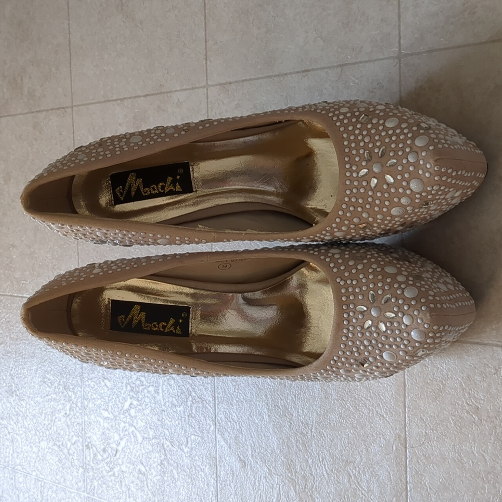 Ladies Machi beaded pumps size 9  with a little peeling inside. Pre-loved